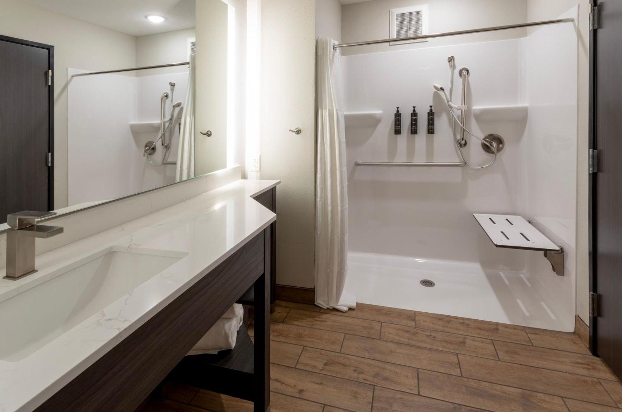 Grandstay Hotel & Suites Algona Ngoại thất bức ảnh