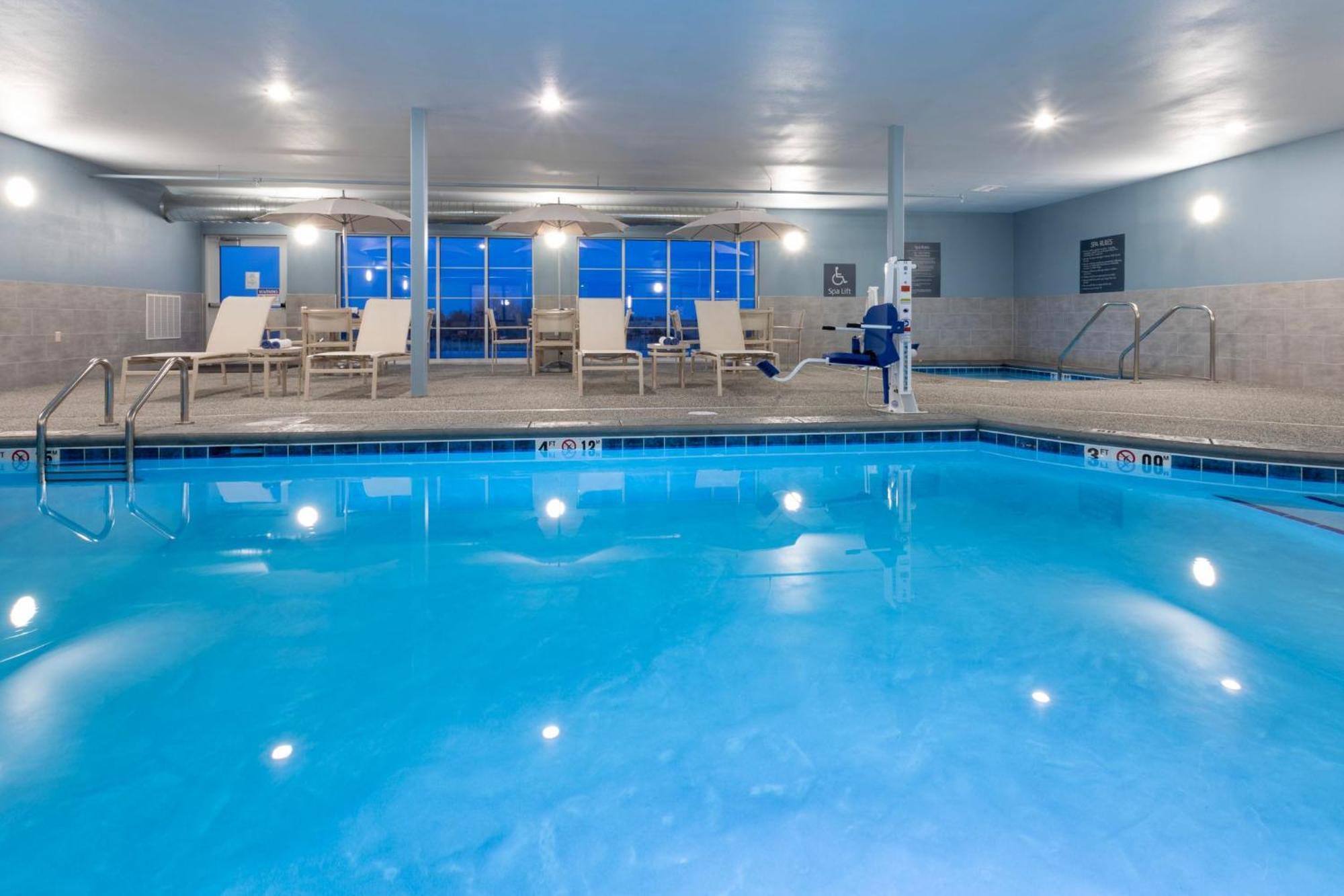 Grandstay Hotel & Suites Algona Ngoại thất bức ảnh